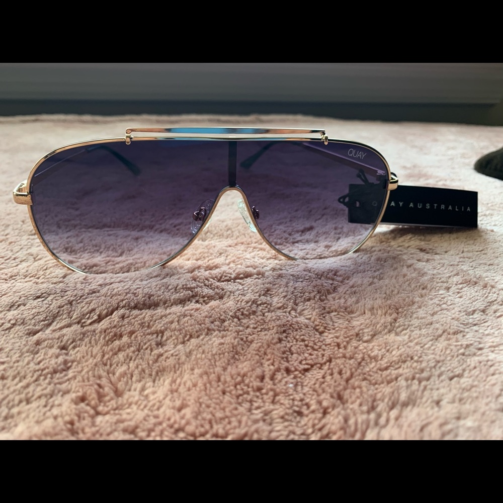 NWT Quay JLO El Dinero Sunglasses Gold